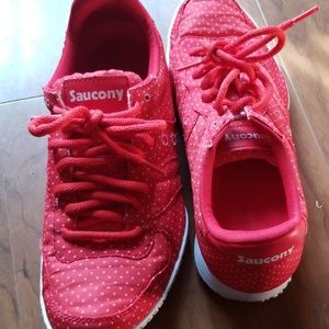 Saucony tennis shoes